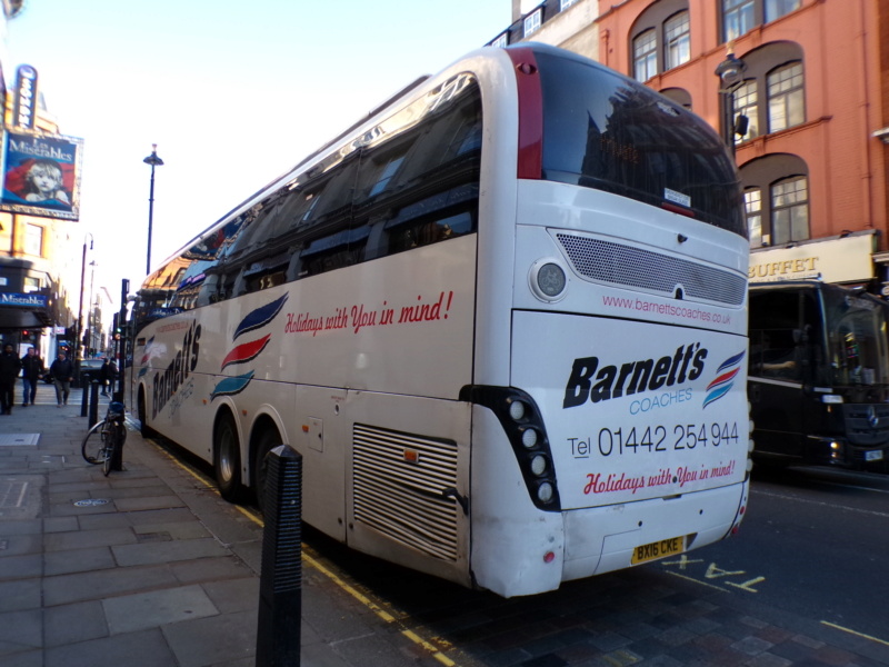 Barnett's Coaches (UK) Londr244
