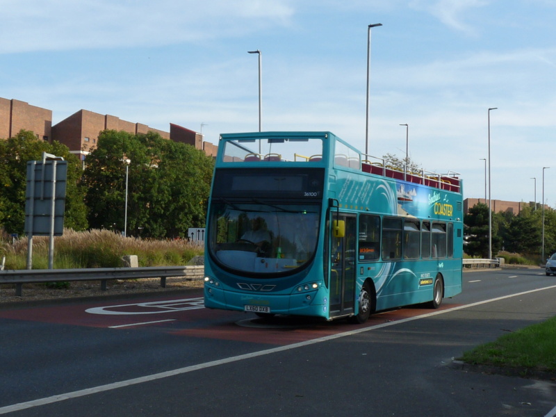 Divers cars et bus anglais (UK) - Page 4 Sud_1025