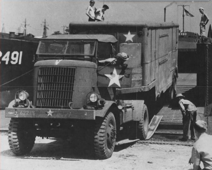 USAAF trailers derrière des Autocar ou autre tracteur de semi 2 essieus ou plus - Page 2 Traile21