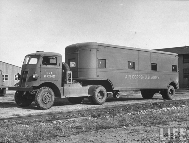 USAAF trailers derrière des Autocar ou autre tracteur de semi 2 essieus ou plus U-204410