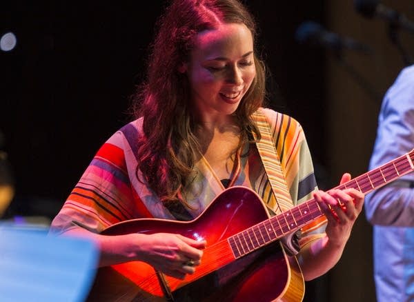 SARAH JAROSZ  * BIOGRAFIA * F9dbfc10