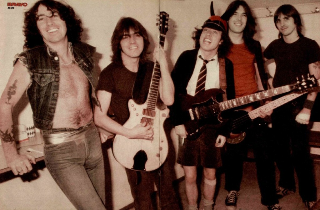 NO FELIPING: los discos de AC/DC de peor a mejor - Página 14 5b180d10