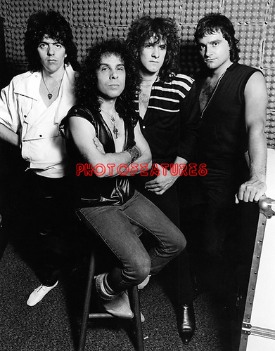 Ronnie James Dio - Página 6 Dio-8310