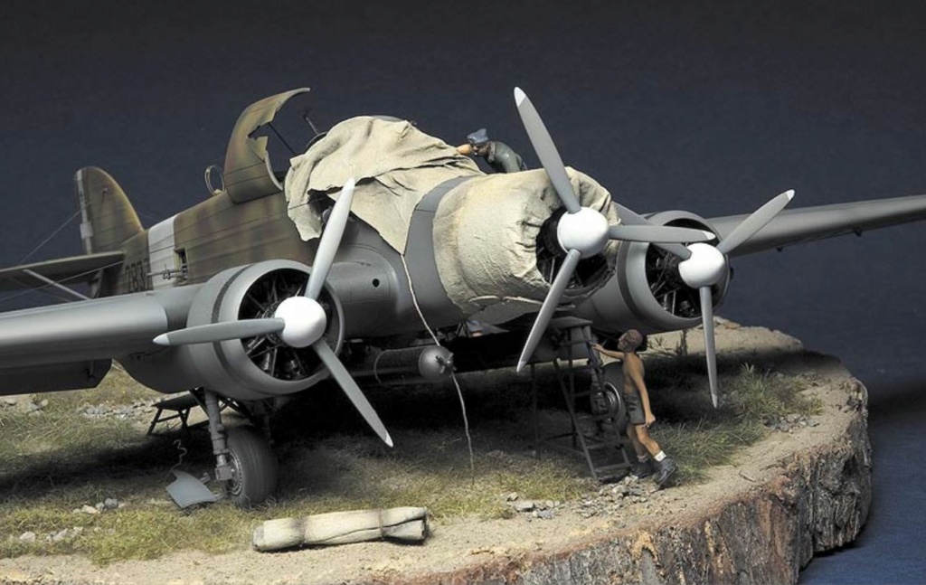 [WW2] bombardiers BRISTOL BLENHEIM - SAVOIA MARCHETTI SM.79 Sm_79_12