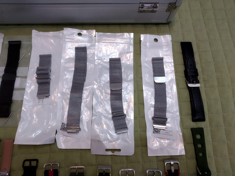 [Vendido] 24 braceletes (Nato, seatbelt, pele, metal, mesh, borracha, etc.) c/ oferta de mala p/ 24 relógios Img_2048