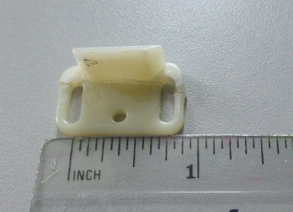 Cupboard door latch plate (plastic) wanted Auto-s10