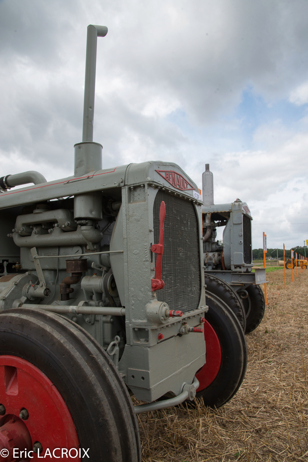 Les 100 ans du tracteur RENAULT en photo... - Page 4 2018_093