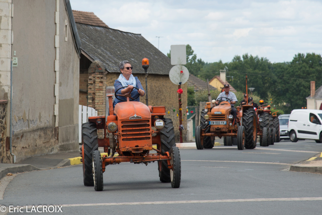 72 - St Gervais en Belin en 2018 - Les 100 ans du tracteur RENAULT  - Page 21 2018_828