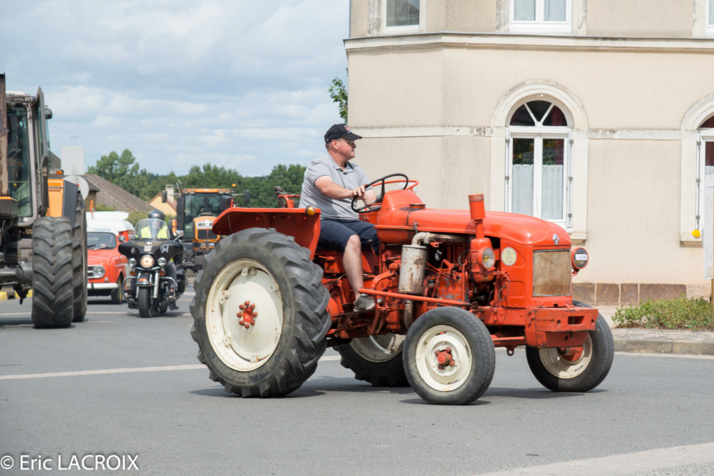 72 - St Gervais en Belin en 2018 - Les 100 ans du tracteur RENAULT  - Page 23 2018_851