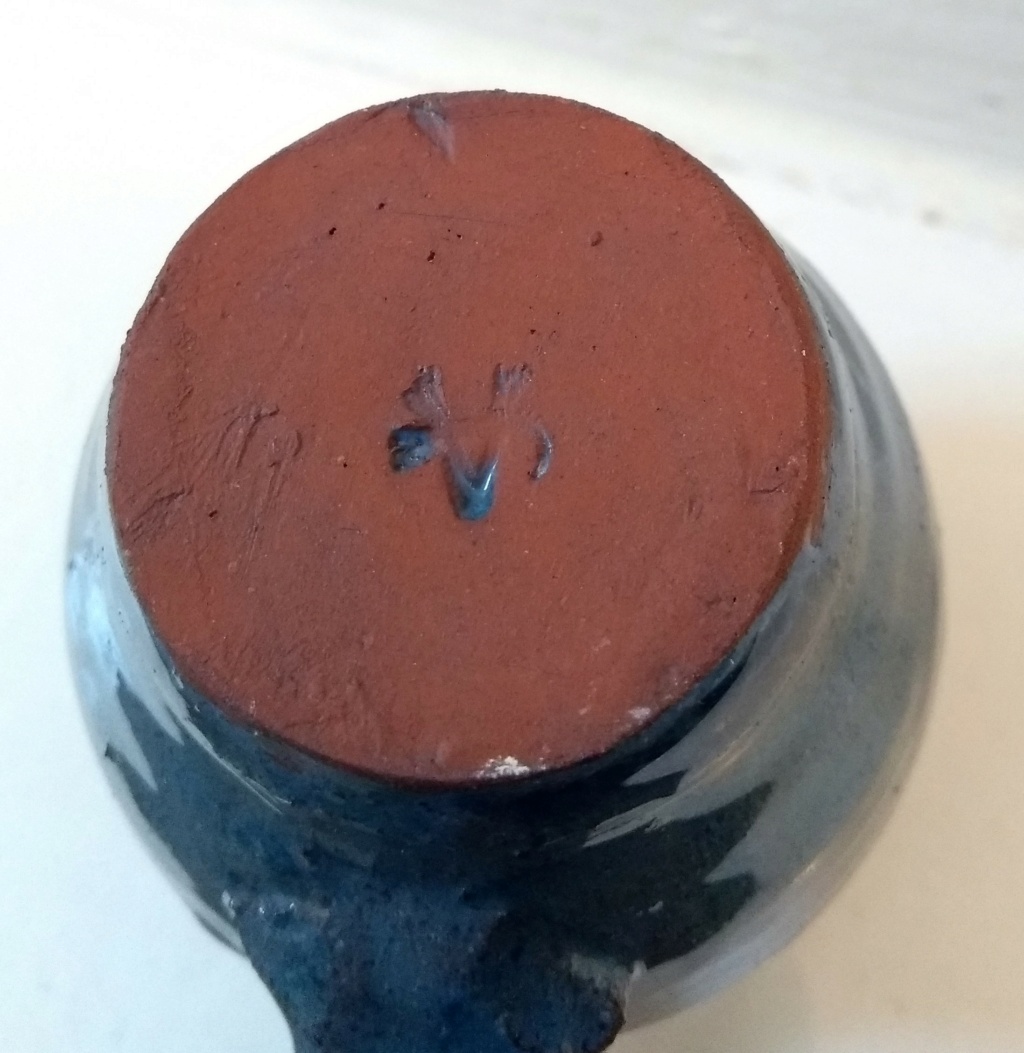 very small dark grey blue jug, possibly AJ or VJ mark Img_2017