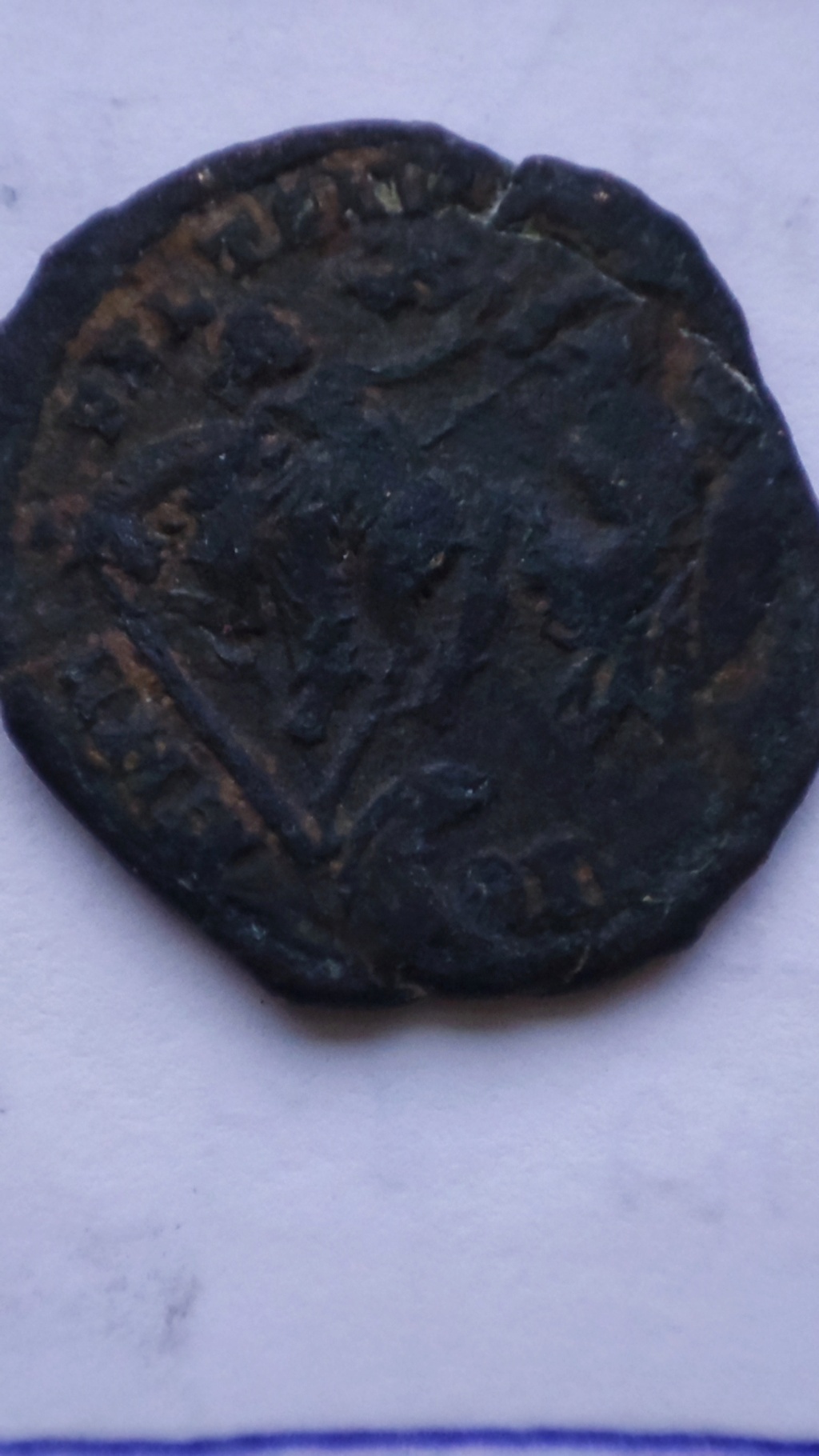 AE2 de Constancio II. FEL TEMP – REPARATIO. Soldado romano alanceando a jinete caído. 16381221