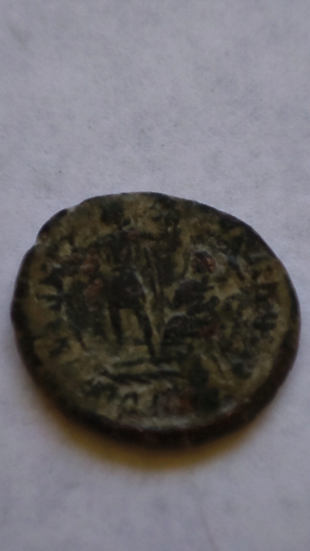 AE3 o 1/4 de Maiorina de Constante I. FEL TEMP REPARATIO. Emperador en barca. Arlés 16582210