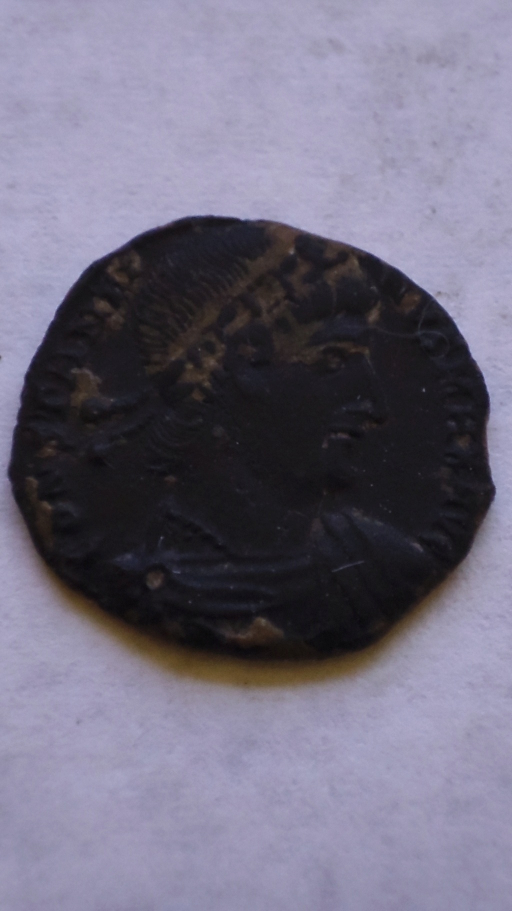 AE3 de Constantino I. GLORIA EXERCITVS. Soldados entre 2 estandartes. Heraclea 16582212