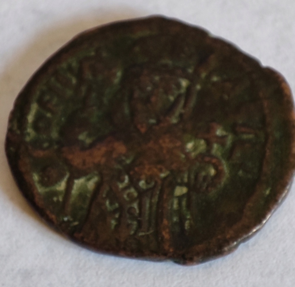 Follis de Teófilo. + ΘEO/FIL E AVG/OVSTES V / nICAS. Constantinopla 1_foll12