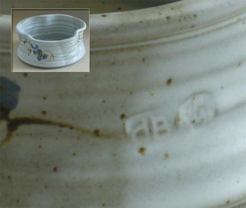 Bowl - brushstroke design, marked with 2 stamps - square and circle  Ab-210