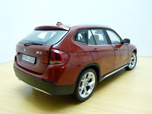 Nouvelles sorties 1/18 IEME - Page 5 Bmw_x112