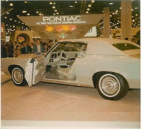 Des Displays GM dans des expositions automobiles au cours des années 70auto10