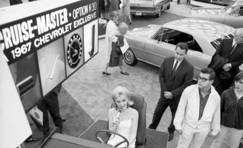 Des Displays GM dans des expositions automobiles au cours des années Gm_med24