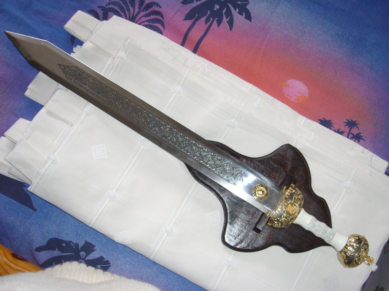 Collection n°149 : kirkyoyo armes LOTR+ sideshow MAJ(30/01) P1020111