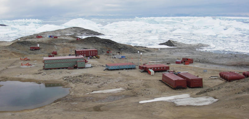 DEFI COLLECTIF : à la recherche des stations scientifiques de l'Antarctique avec Google Earth - Page 2 57747510