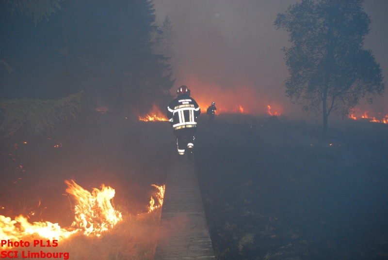 25/04/2011 : Incendie dans les Fagnes + photos Dsc_0123