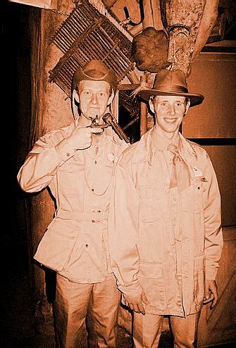 Les costumes des Cast members - Page 3 Sepia_10