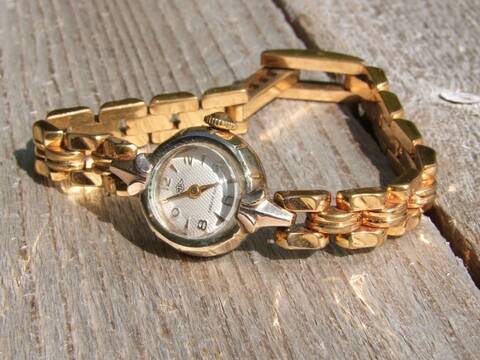 Petite montre ancienne 2025 femme