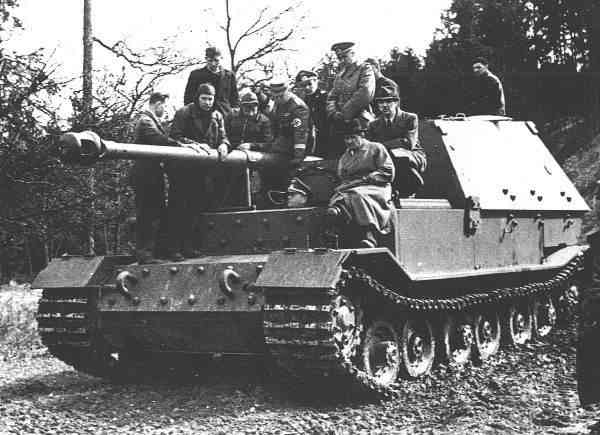 Fujam que vêm aí os Panzers: A Porsche Militar. Tank10