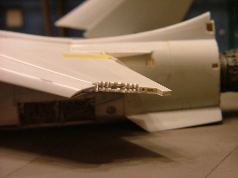 [base MONOGRAM] 1/48 - Vought F-8E (FN) Crusader  Dscf0110