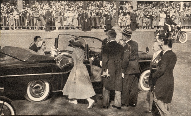 Visite royale - avril 1957 Reine_14
