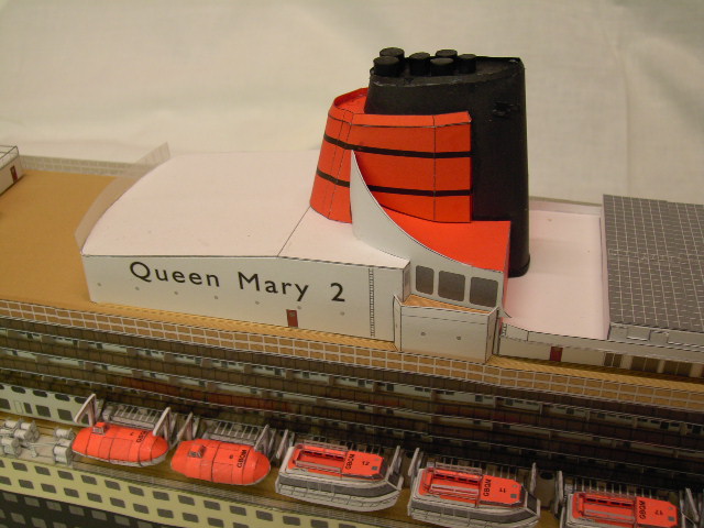 Queen Mary 2  von JSC in 1:400 Pict0111