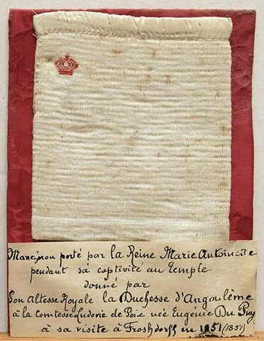 Reliques de Marie Antoinette - Page 3 Img53010