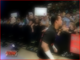 CM Punk monte sur le ring pour parle d'Ashley Sansti14