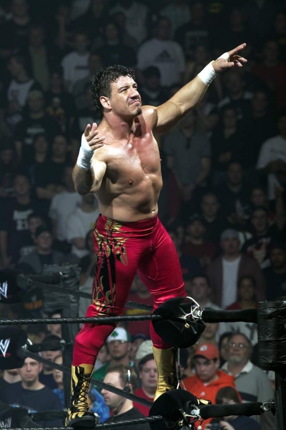 Eddie Guerrero monte sur le ring Img_2810
