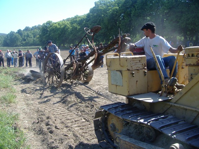 fête des tracteurs à Malaucène le 7 et 8 mai 2011 - Page 2 Dscf4910