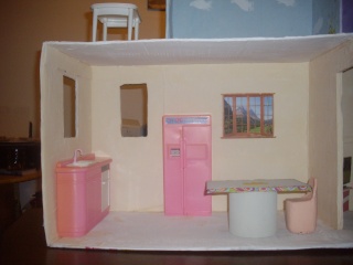 Pirouette cacahouette ou la maison de Barbie en carton Imgp1827