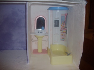 Pirouette cacahouette ou la maison de Barbie en carton Imgp1828