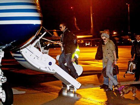 Tokio Hotel : un jet privé et quatre chiens. Fliege10
