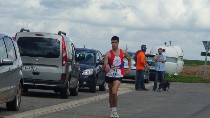 Le vainqueur des 10kms à VINCY-MANOEUVRE Dsc02910