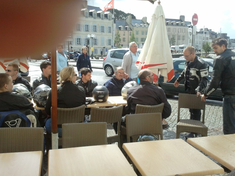 photos de la GRANDE MANIF de Vannes ! Enfin,plutot apres, au café ! :) 2011-014