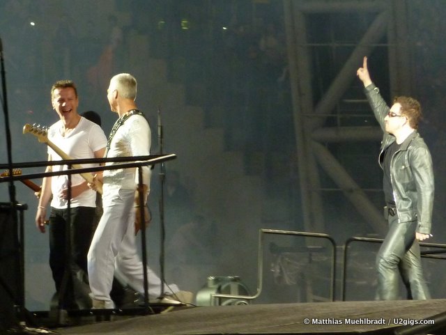  U2(ROMA) 360º Tour Estadio Olimpico -08-10-2010-TERCER LEG (EUROPA) FOTOS Y CRÓNICA.-  2010_324