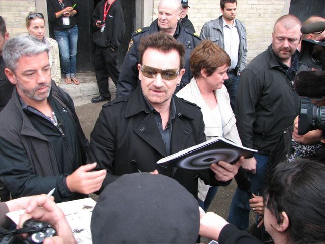 U2 llegán a Winnipeg.-Bono confirma la filmación de un documental para "Achtung Baby" 57667010