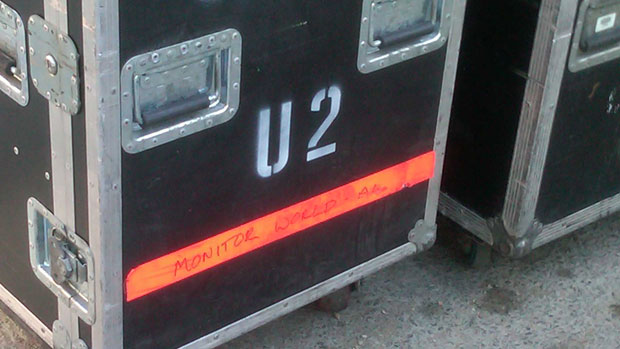 U2 podría estar filmando un documental llamado "Achtung" en la ciudad de Winnipeg.- Li-u2-10
