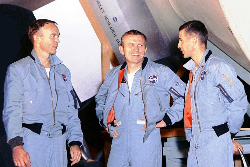 Photos rares et/ou originales, de préférence inédites sur le forum - Page 17 Apollo10