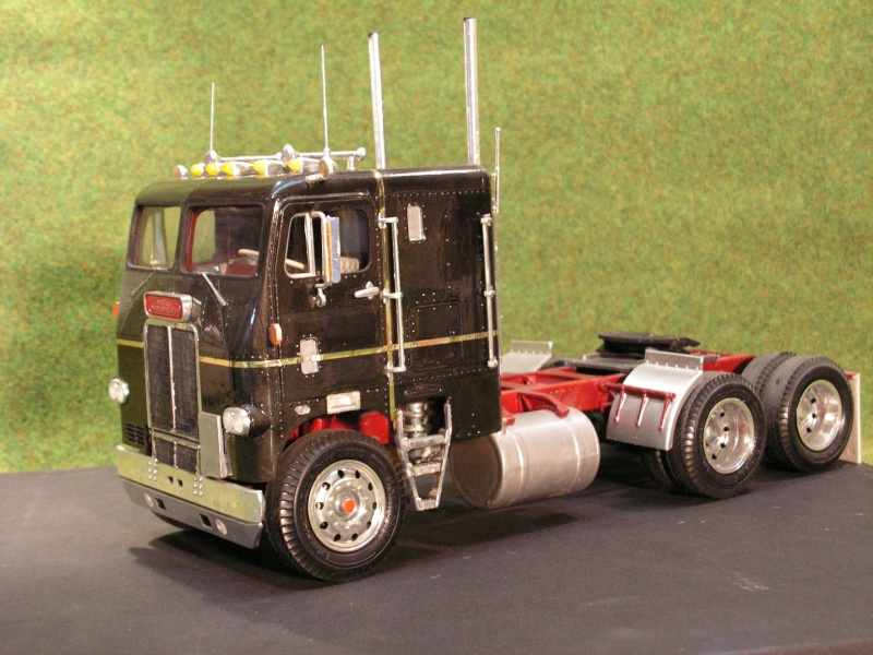 White Freightliner von AMT in 1:25, Fruehauf Tanker von AMT in 1:25 Freigh12