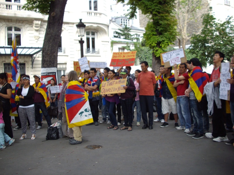 Manifestation le 15 juin 2011 à Paris contre la répression des moines de Kirti au Tibet! Venez nombreux!! + COMPTE RENDU EN PHOTOS ET VIDEOS Imgp1613