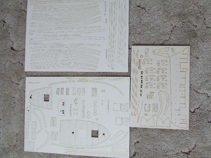  Shipyard - Laser Cardboard Kit LE COUREUR - 1:72 Dscf4225