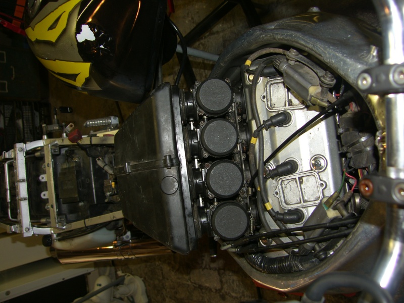 nouveau sur le forum et dans la restauration d'un zxr Sh100014