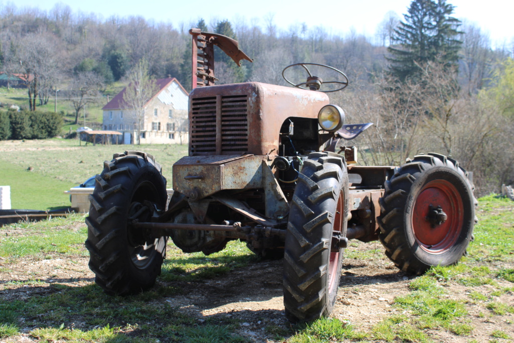 39 LESCHERE- Rassemblement de tracteurs Jurassiens : KIVA, CHAUVIN et LABOURIER Img_7110