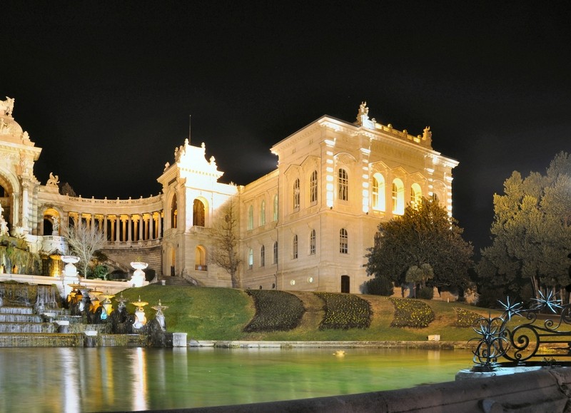 le palais longchamp a Marseille (de nuit) Floa_310